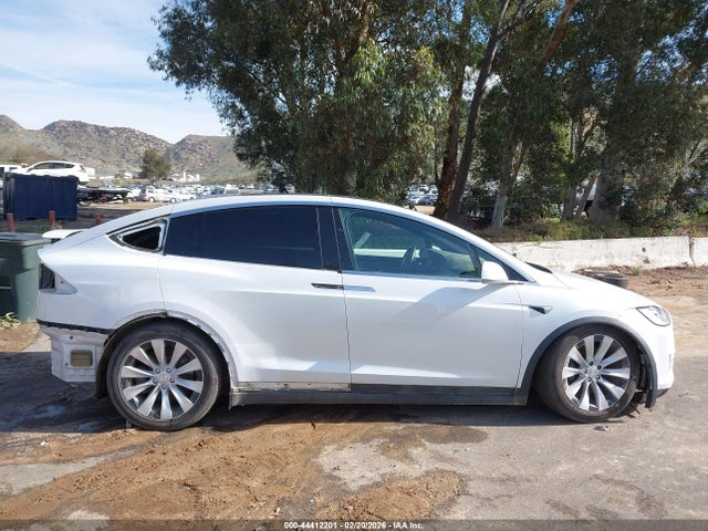 Продажа на аукционе авто 2020 Tesla Model X, vin: 5YJXCDE22LF261093, номер лота: 44412201
