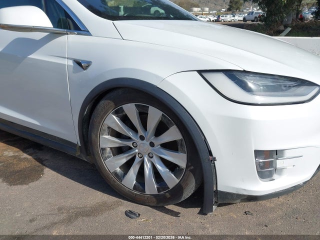 Продажа на аукционе авто 2020 Tesla Model X, vin: 5YJXCDE22LF261093, номер лота: 44412201