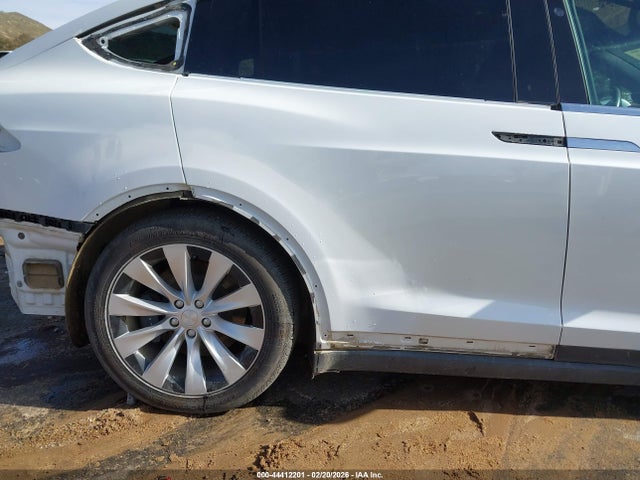 Продажа на аукционе авто 2020 Tesla Model X, vin: 5YJXCDE22LF261093, номер лота: 44412201