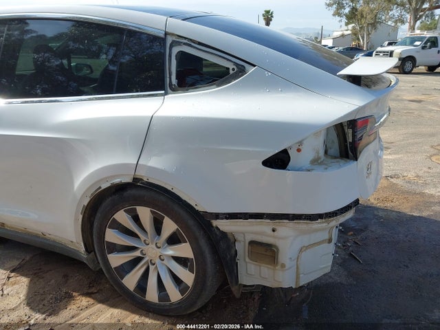 Продажа на аукционе авто 2020 Tesla Model X, vin: 5YJXCDE22LF261093, номер лота: 44412201
