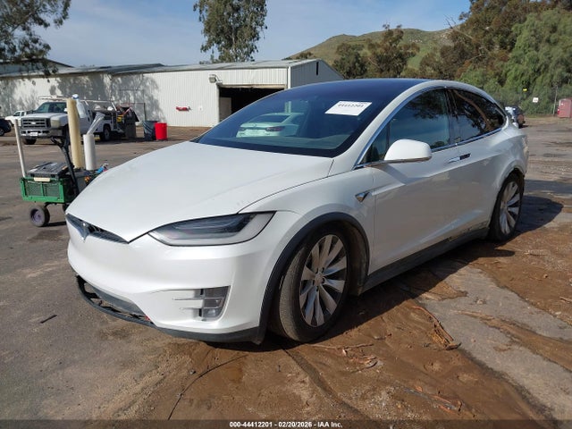 Продажа на аукционе авто 2020 Tesla Model X, vin: 5YJXCDE22LF261093, номер лота: 44412201