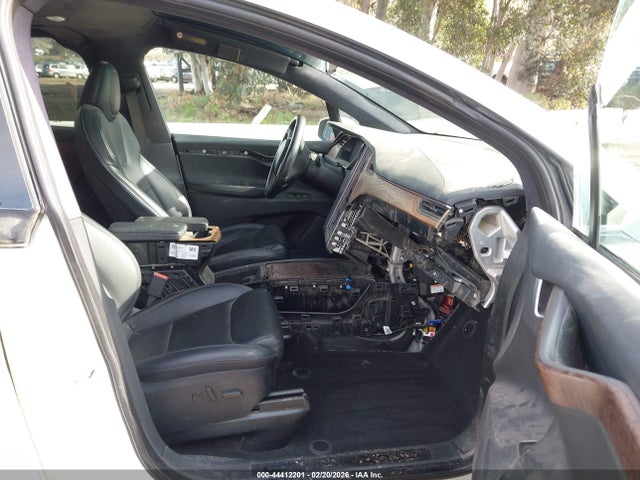 Продажа на аукционе авто 2020 Tesla Model X, vin: 5YJXCDE22LF261093, номер лота: 44412201