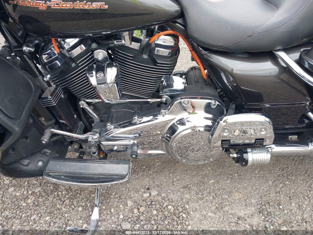 2019 HARLEY-DAVIDSON FLHTK 1HD1KEF15KB616097 Photo 8