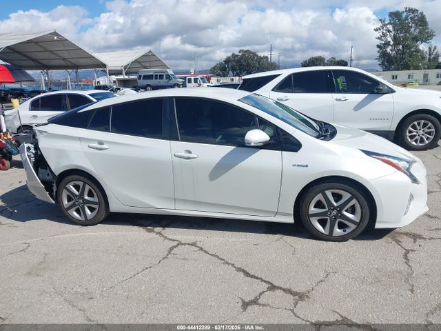 Toyota Prius Three Touring 2017 JTDKARFU5H3536666 Image 14
