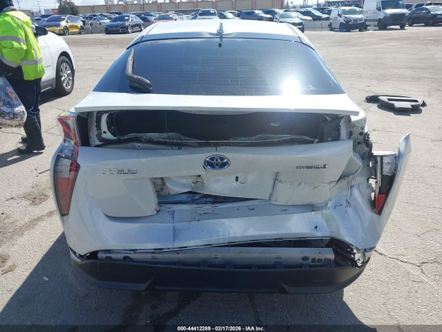 Toyota Prius Three Touring 2017 JTDKARFU5H3536666 Image 17