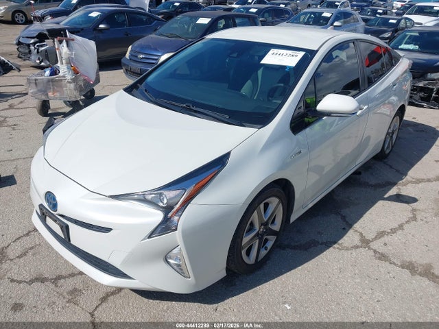 Toyota Prius Three Touring 2017 JTDKARFU5H3536666 Image 2