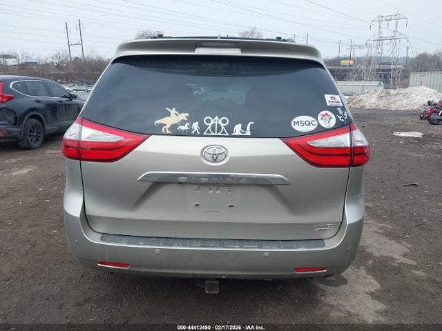5TDDK3DC2FS101256 Toyota Sienna Limited Premium 7 Passenger