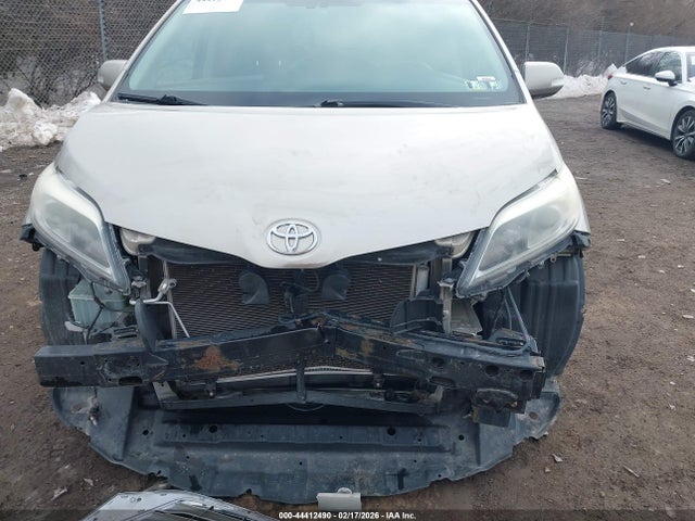5TDDK3DC2FS101256 Toyota Sienna Limited Premium 7 Passenger