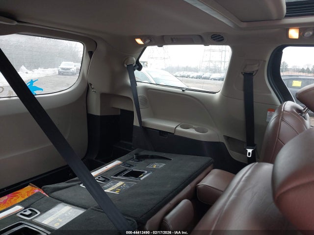 5TDDK3DC2FS101256 Toyota Sienna Limited Premium 7 Passenger