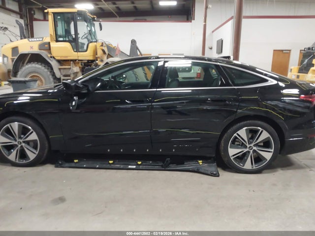 2025 Audi A6 E-tron Premium Plus მანქანა იყიდება აუქციონზე, vin: WAU2DAGH2SA016287, აუქციონის ნომერი: 44412502