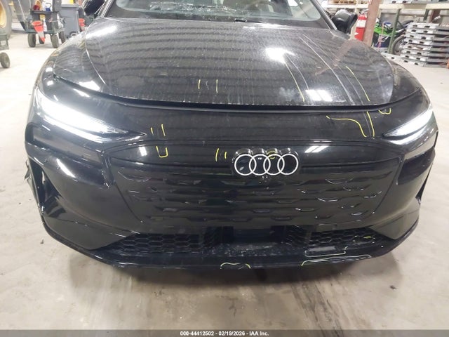 2025 Audi A6 E-tron Premium Plus მანქანა იყიდება აუქციონზე, vin: WAU2DAGH2SA016287, აუქციონის ნომერი: 44412502