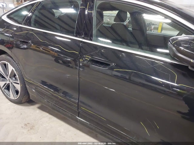 2025 Audi A6 E-tron Premium Plus მანქანა იყიდება აუქციონზე, vin: WAU2DAGH2SA016287, აუქციონის ნომერი: 44412502