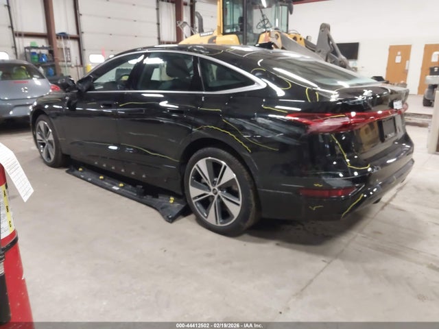 2025 Audi A6 E-tron Premium Plus მანქანა იყიდება აუქციონზე, vin: WAU2DAGH2SA016287, აუქციონის ნომერი: 44412502