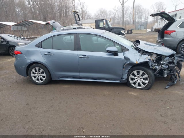 44412627 :رقم المزاد ، 5YFEPMAE9NP299326 vin ، 2022 Toyota Corolla Le مزاد بيع