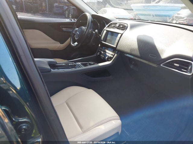 2018 JAGUAR F-PACE SADCJ2FX4JA262923 Photo 4