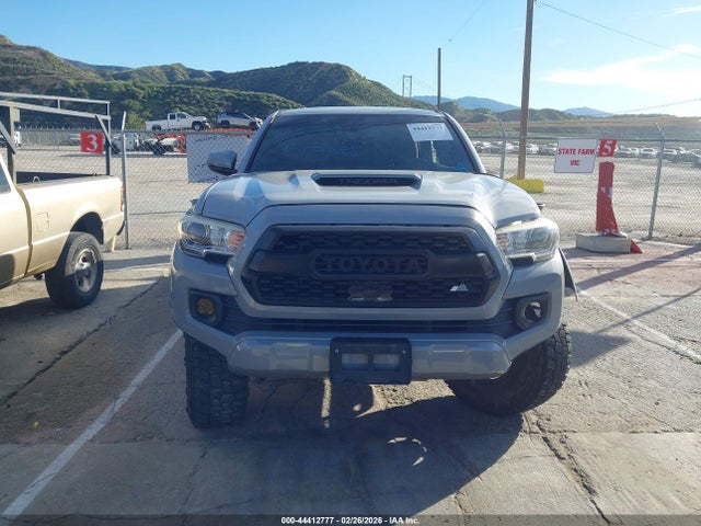 3TMCZ5AN5JM152946 Toyota Tacoma Trd Sport