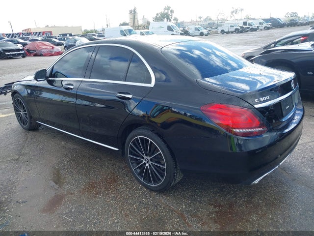 2021 MERCEDES-BENZ C 300 W1KWF8DB8MR640306 Photo 2