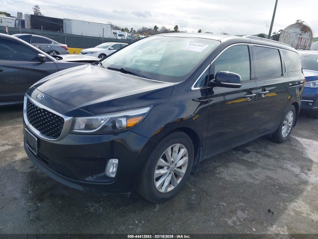 KIA SEDONA EX 2017 KNDMC5C15H6273678 Image 2