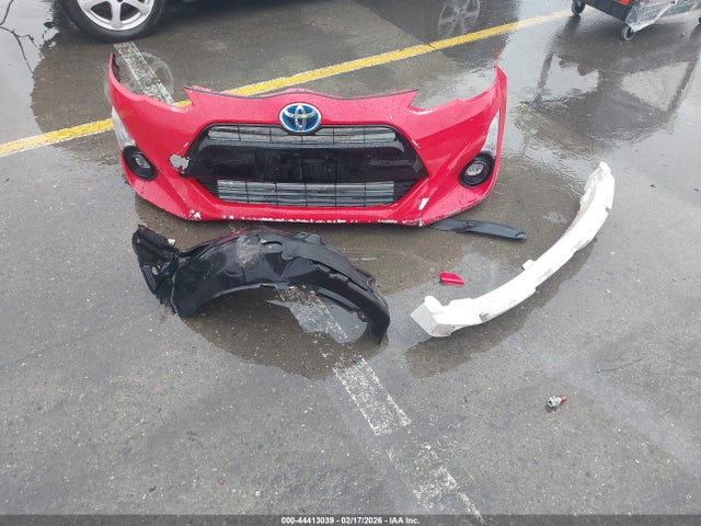 JTDKDTB32F1096349 Toyota Prius C Four
