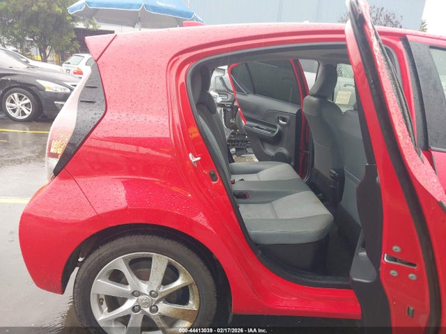 JTDKDTB32F1096349 Toyota Prius C Four