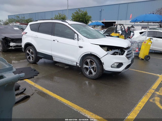 1FMCU0GDXHUA38412 Ford ESCAPE SE