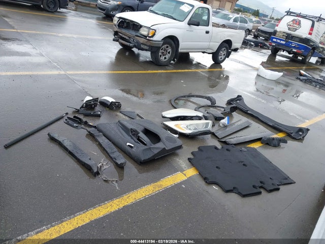 1FMCU0GDXHUA38412 Ford ESCAPE SE