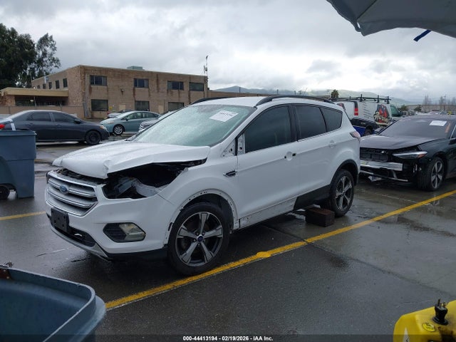 1FMCU0GDXHUA38412 Ford ESCAPE SE