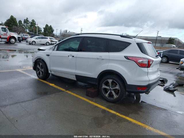 1FMCU0GDXHUA38412 Ford ESCAPE SE