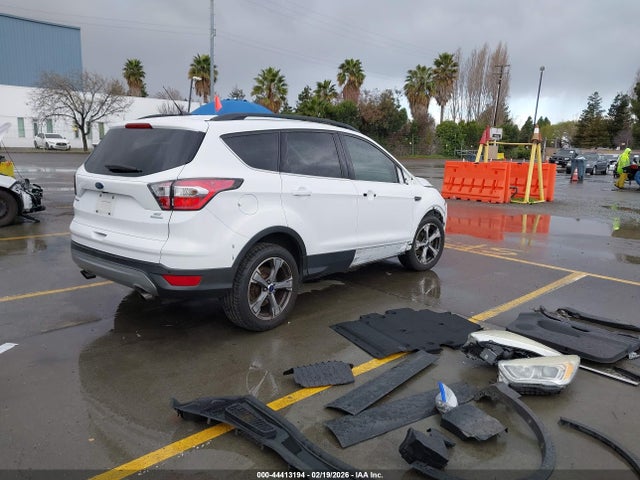 1FMCU0GDXHUA38412 Ford ESCAPE SE