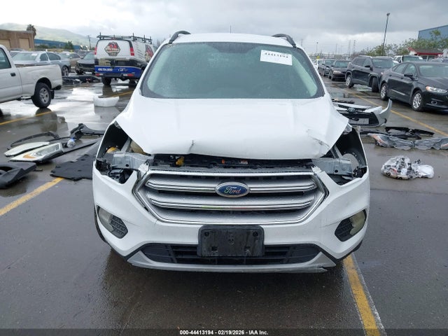 1FMCU0GDXHUA38412 Ford ESCAPE SE