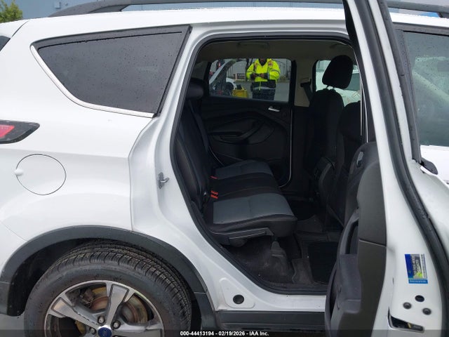 1FMCU0GDXHUA38412 Ford ESCAPE SE