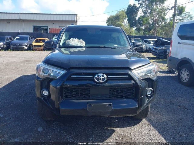 44413235 :رقم المزاد ، JTEMU5JR6N6076807 vin ، 2022 Toyota 4runner Sr5 مزاد بيع