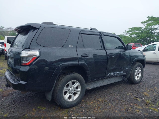 44413235 :رقم المزاد ، JTEMU5JR6N6076807 vin ، 2022 Toyota 4runner Sr5 مزاد بيع
