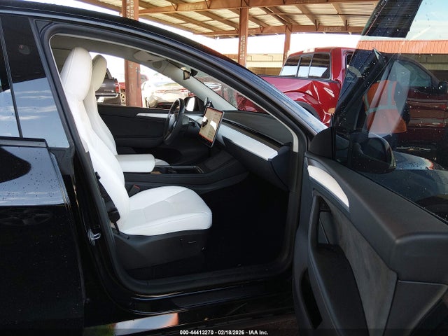 2025 TESLA MODEL Y 7SAYGDED5SF313621 Photo 4