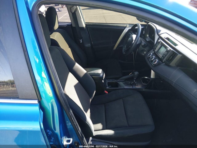 JTMZFREV8HJ131262 Toyota RAV4 LE