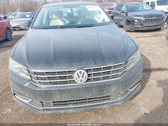 2017 Volkswagen Passat 1.8t Se მანქანა იყიდება აუქციონზე, vin: 1VWBT7A38HC028072, აუქციონის ნომერი: 44413383
