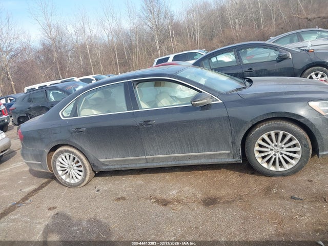 2017 Volkswagen Passat 1.8t Se მანქანა იყიდება აუქციონზე, vin: 1VWBT7A38HC028072, აუქციონის ნომერი: 44413383