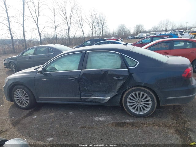 2017 Volkswagen Passat 1.8t Se მანქანა იყიდება აუქციონზე, vin: 1VWBT7A38HC028072, აუქციონის ნომერი: 44413383