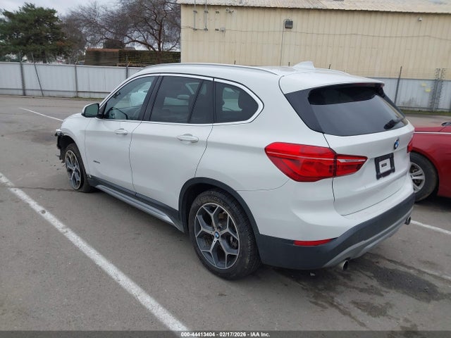 2018 BMW X1 WBXHT3Z30J4A66475 Photo 2