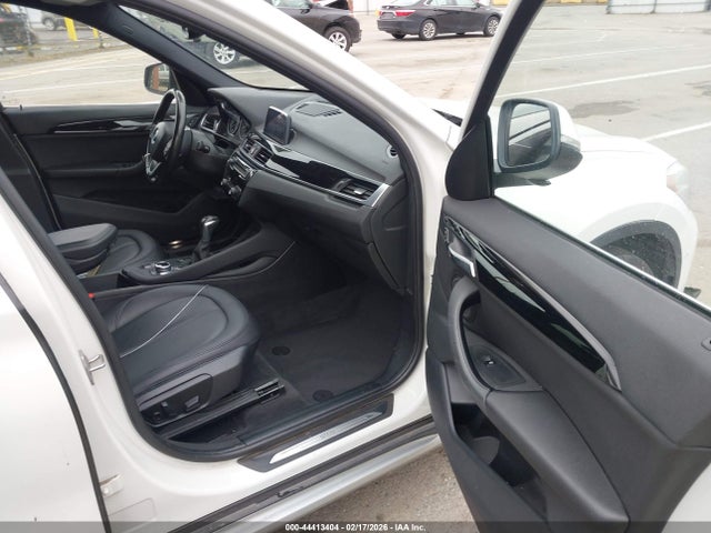 2018 BMW X1 WBXHT3Z30J4A66475 Photo 4