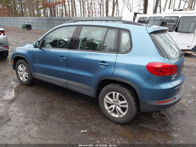 2017 VOLKSWAGEN TIGUAN WVGBV7AX2HK037853 Photo 2