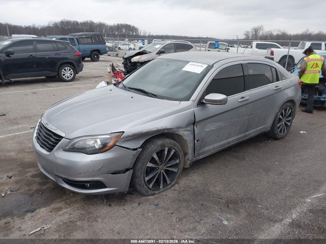 2014 Chrysler 200 Touring მანქანა იყიდება აუქციონზე, vin: 1C3CCBBB5EN132233, აუქციონის ნომერი: 44413591