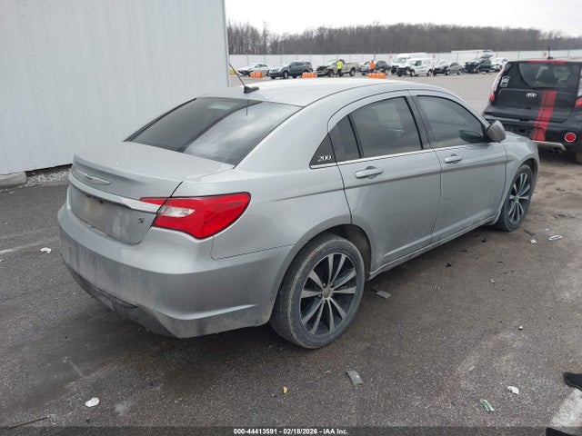 2014 Chrysler 200 Touring მანქანა იყიდება აუქციონზე, vin: 1C3CCBBB5EN132233, აუქციონის ნომერი: 44413591