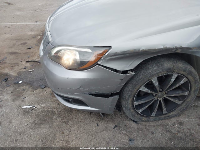 2014 Chrysler 200 Touring მანქანა იყიდება აუქციონზე, vin: 1C3CCBBB5EN132233, აუქციონის ნომერი: 44413591