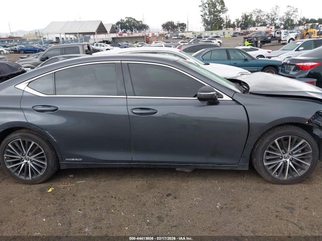 58ADA1C1XNU021628 Lexus ES 300H
