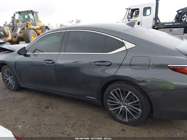 58ADA1C1XNU021628 Lexus ES 300H