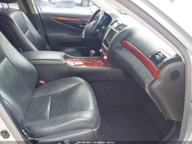 2011 LEXUS LS 460 JTHBL5EF0B5105698 Photo 4