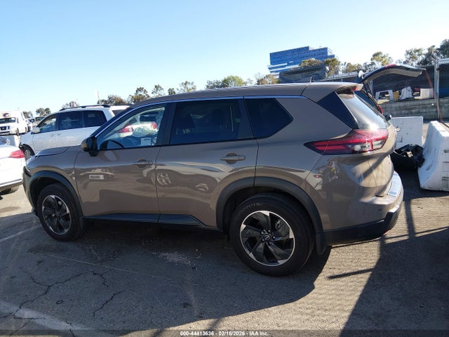 JN8BT3BA9SW002423 Nissan Rogue Sv Fwd