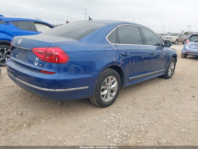 1VWAT7A33GC057490 Volkswagen Passat 1.8t S