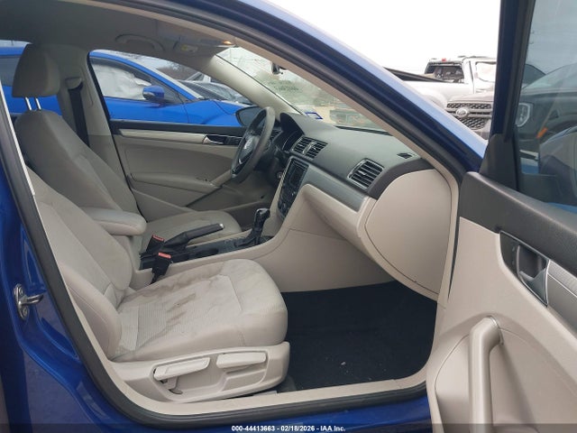 1VWAT7A33GC057490 Volkswagen Passat 1.8t S